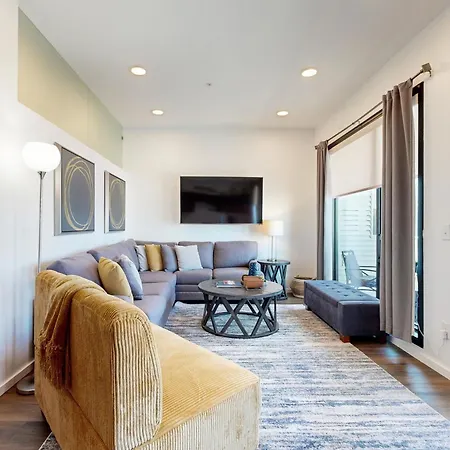 Illume 412 Apartment *