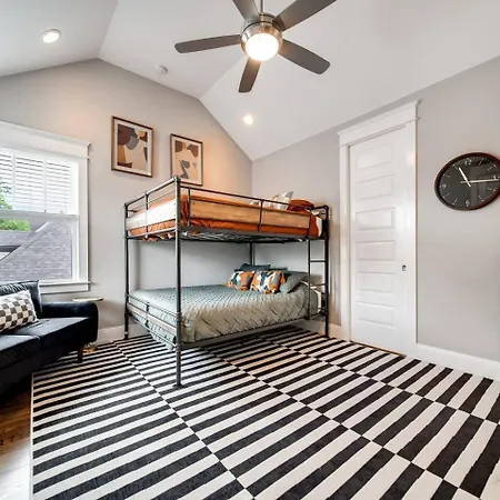 Nell's Haven Two Miles To Downtown & Broadway Holiday home *