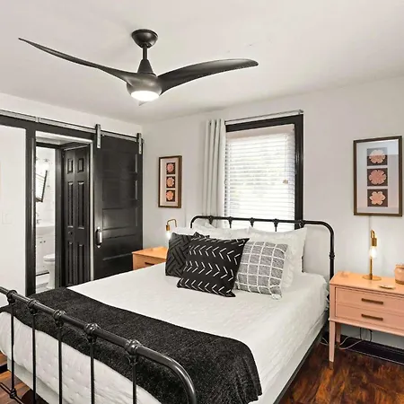 Cozy Close To Opry & Downtown Large Deck Holiday home *