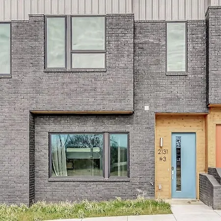 Holiday home 2 Townhomes - Sleeps 24-rooftop Patios Nashville