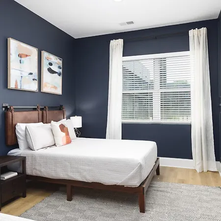 3 Miles To Downtown Broadway Bars - Walk To Coffee From Apartment