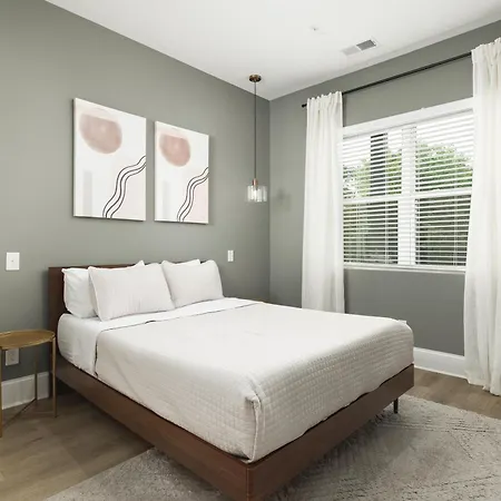 With Free Parking, 3 Miles Downtown, Near Restaurants Apartment Nashville