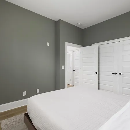 With Free Parking, 3 Miles Downtown, Near Restaurants Apartment