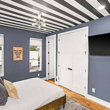 Holiday home Mix At 8th & Argyle Elite Vacation Spot