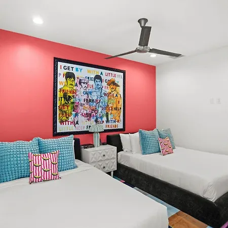 Pop Art Retreat On Legendary 8th - Walk Everywhere Holiday home *