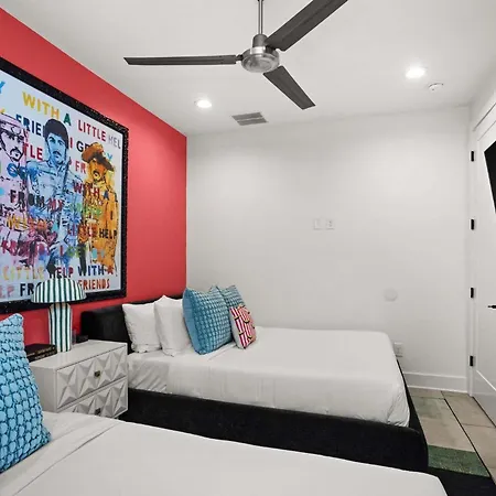 Holiday home Pop Art Retreat On Legendary 8th - Walk Everywhere *