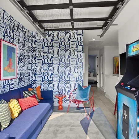 Pop Art Retreat On Legendary 8th - Walk Everywhere *