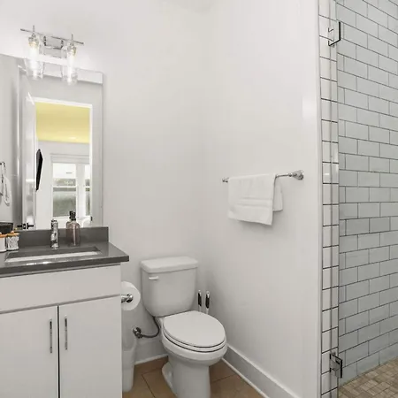 Holiday home Luxe At 8th And Argyle Elite Vacation Spot *