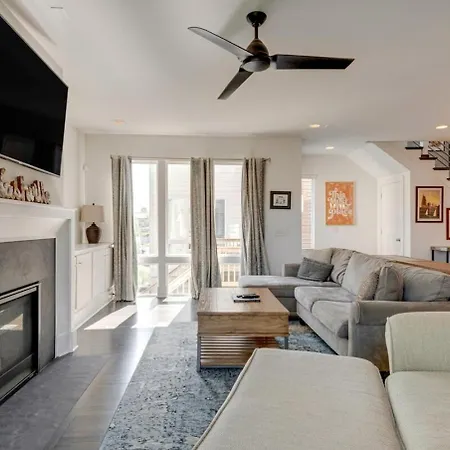 12 South Charmer 3 Bedroom With Rooftop Patio Holiday home Nashville