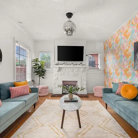 The Dolly House On Music Row - 7br - Sleeps 22