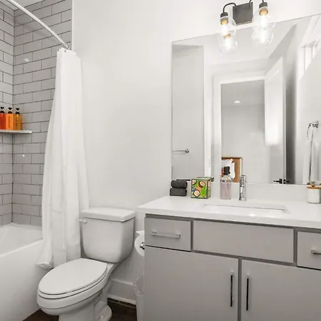 8th Ave South Gem Modern 4br House Near Hotspots Nashville