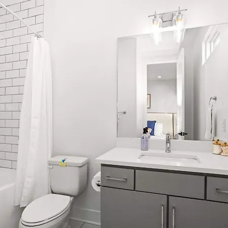 8th Ave South Gem Spacious For Groups Of 12 * Nashville