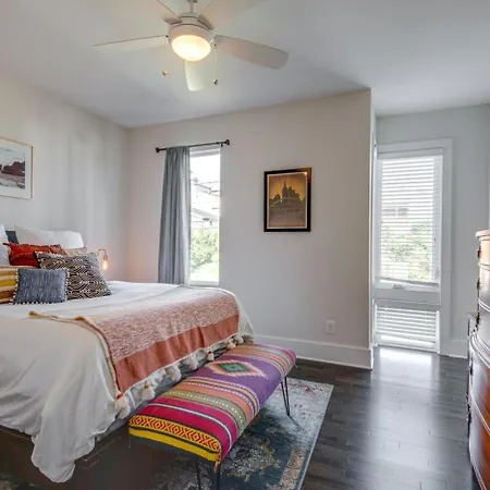 Holiday home 12 South Charmer 3 Bedroom With Rooftop Patio Nashville