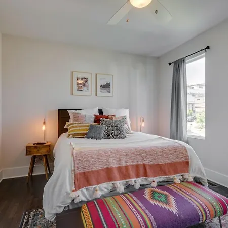 Holiday home 12 South Charmer 3 Bedroom With Rooftop Patio *