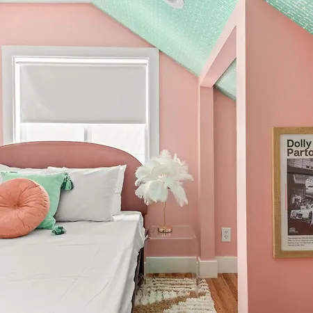 Holiday home The Dolly House On Music Row - 7br - Sleeps 22