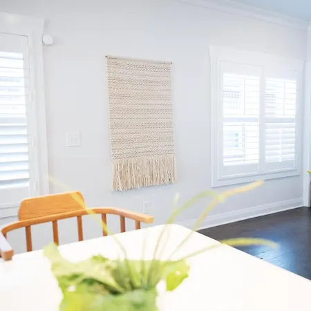 The Teal Door Cottage-spacious With Kingsuite