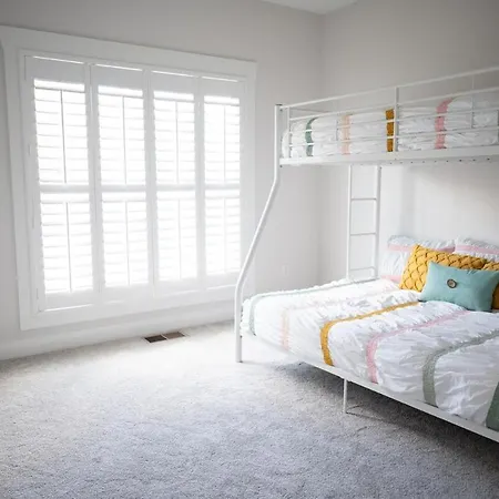 Holiday home The Teal Door Cottage-spacious With Kingsuite