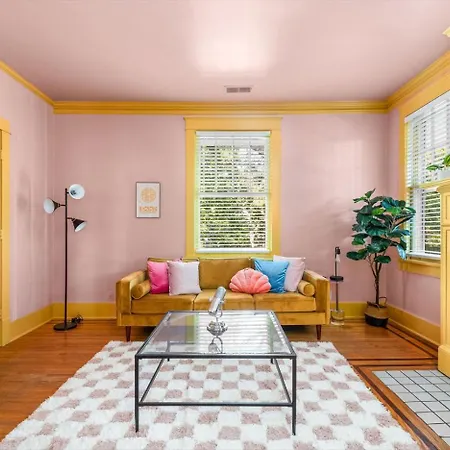 The Taylor Swift - Dolly Combo - Music Row Apartment *