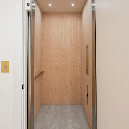 New Luxe Skyline Views - 20' Heated Rooftop Pool Holiday home