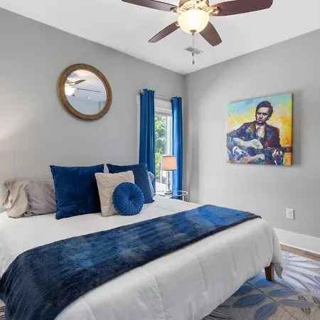 Only 4 Miles To Broadway With Free Parking And Tvs In Bedrooms Apartment Nashville