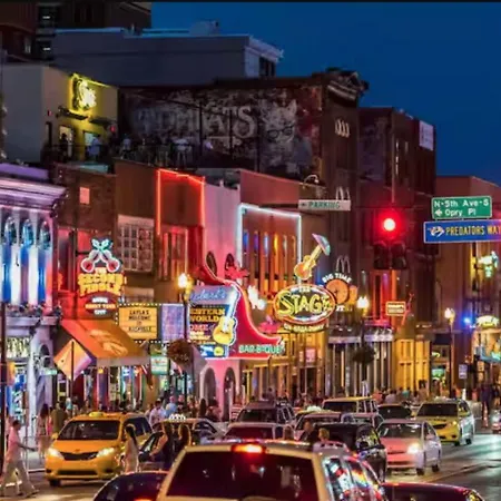 Only 4 Miles To Broadway With Free Parking And Tvs In Bedrooms