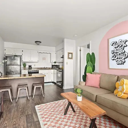 Relax And Unwind On Music Row *
