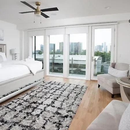 Skyline Views - Rooftop Pool - Maximum Luxury * Nashville