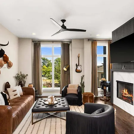 Holiday home Luxury - Fire Table Balcony & Views