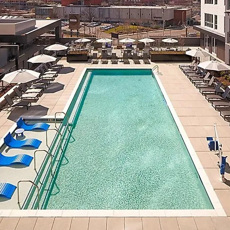 Wild & Chic - Rooftop Pool, Walk To Broadway Apartment