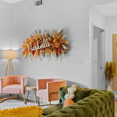 Wild & Chic - Rooftop Pool, Walk To Broadway Apartment Nashville