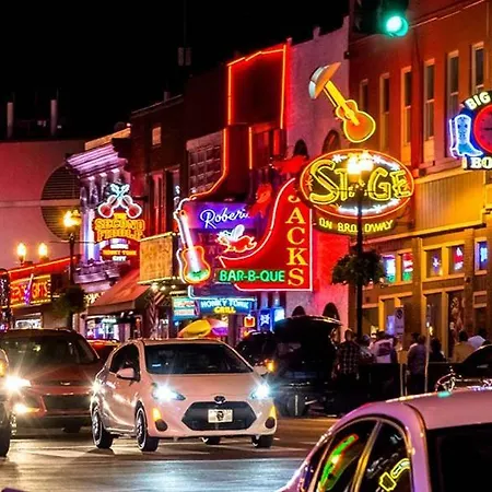 Wild & Chic - Rooftop Pool, Walk To Broadway * Nashville