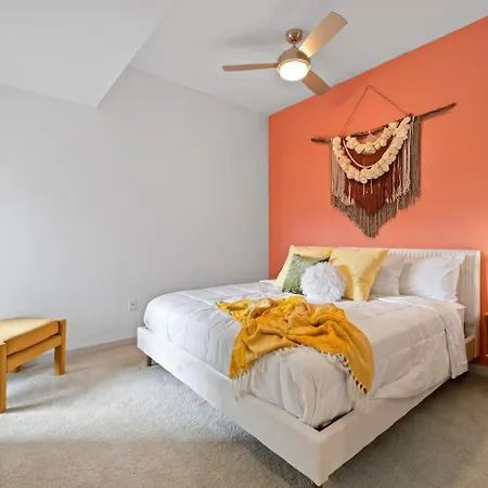 Wild & Chic - Rooftop Pool, Walk To Broadway Apartment Nashville