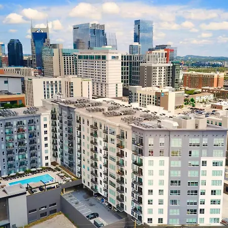 Wild & Chic - Rooftop Pool, Walk To Broadway Apartment