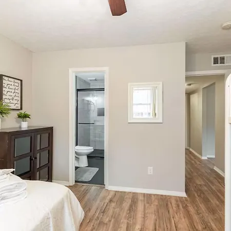 3 Units - Sleeps 24 - Mins To Downtown And Airport Apartment *