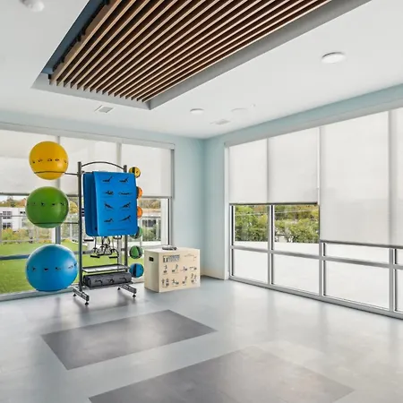 Skyline Views & Poolmins To Vanderbilt Apartment
