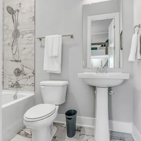 Holiday home 2 Townhomes - Sleeps 24-rooftop Patios