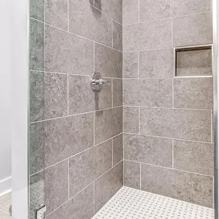 Holiday home 2 Townhomes - Sleeps 24-rooftop Patios Nashville