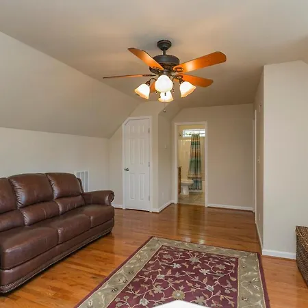Huge For Groups Near Downtown Villa *