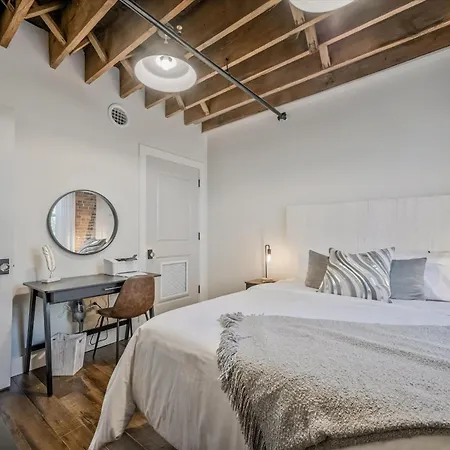Luxe Loft With Speakeasy Parking And 2 Mi To Broadway