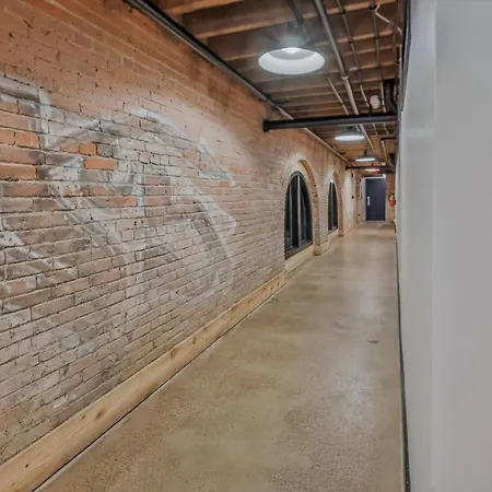 Luxe Loft With Speakeasy Parking And 2 Mi To Broadway *