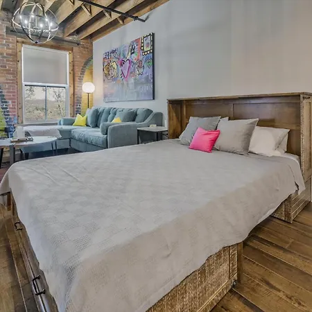 Luxe Loft With Speakeasy Parking And 2 Mi To Broadway *