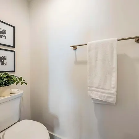 Modern Stunner 5 Min To Dt Hot Tub Rooftop Views * Nashville