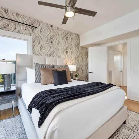 Modern Stunner 5 Min To Dt Hot Tub Rooftop Views Nashville