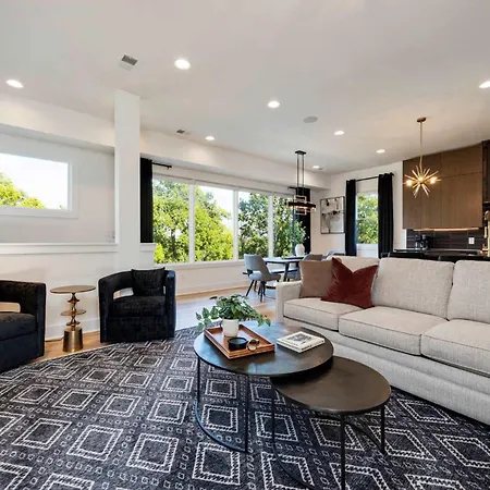 Modern Stunner 5 Min To Dt Hot Tub Rooftop Views Holiday home Nashville