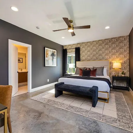 Modern Stunner 5 Min To Dt Hot Tub Rooftop Views Nashville