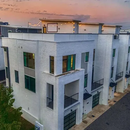 Songbird - Sleeps 16 - Two Rooftops With View *
