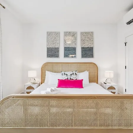 Holiday home Townhouse With Rooftop & Modern Comfort *