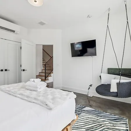 Townhouse With Rooftop & Modern Comfort Nashville