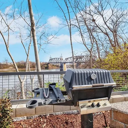 Downtown River Views Pool Parking * Nashville