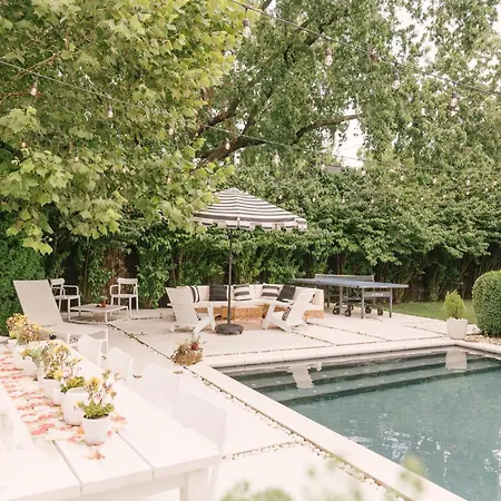 Holiday home Historic Gem: 4 Bedroom With Pool, Walk To Hotspots *